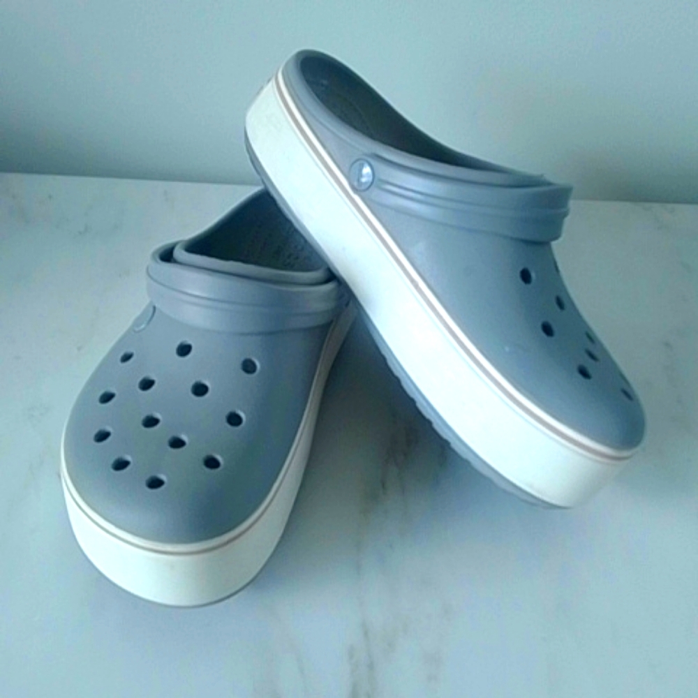 Crocs platform in gray color 8 M , 10 W